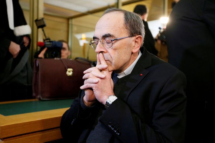 Cardeal franc�s � condenado por sil�ncio diante de abusos sexuais