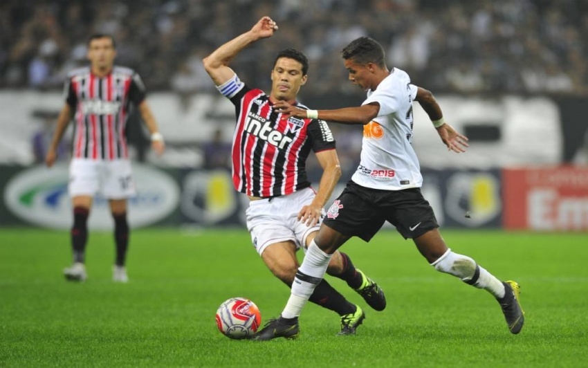 Com vaga sob risco, S�o Paulo ter� Corinthians como fiel da balan�a