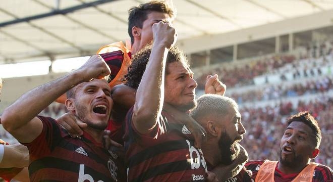 Flamengo vence Vasco por 2 a 0, no Maracan�, e � campe�o carioca
