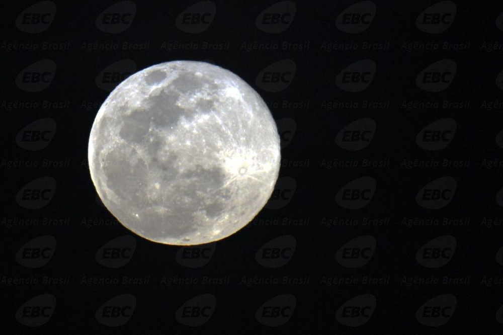Miss�o espacial chinesa desvenda segredos do lado oculto da Lua