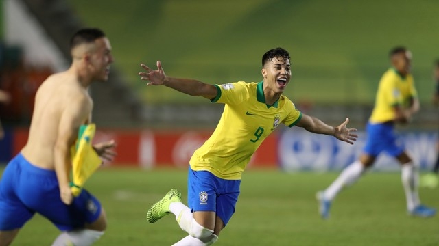 � tetra! Estrela de L�zaro brilha novamente, Brasil vira sobre o M�xico e � campe�o do Mundial Sub-17
