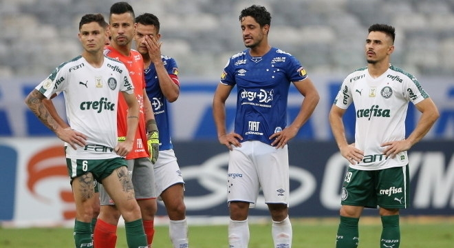 Cruzeiro perde para Palmeiras e � rebaixado para S�rie B pela 1� vez