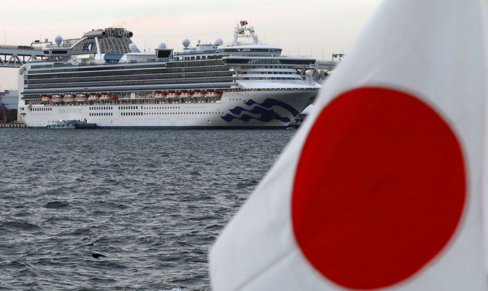 Coronavrus: mais passageiros deixam navio de cruzeiro no Japo