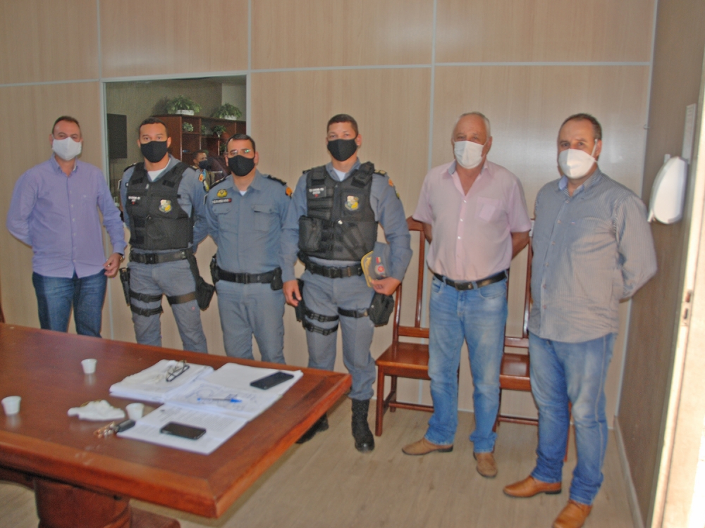 Comandante regional da PM visita o Vale do Arinos e conhece todas as unidades da regi�o.