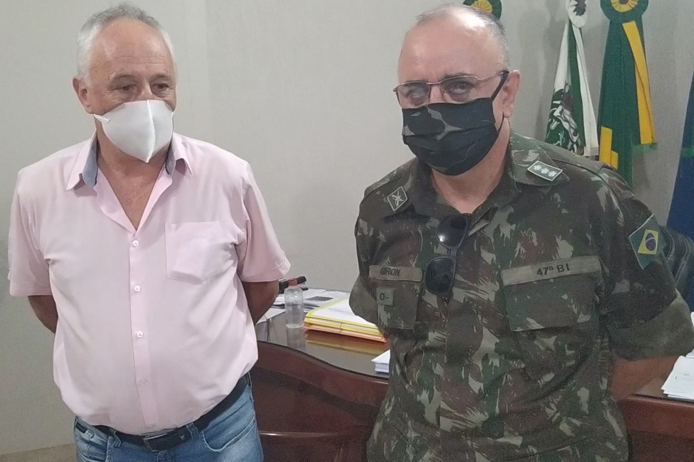 Comandante do 47� BI de Coxim visita prefeito de Juara para falar da presen�a e militares na regi�o