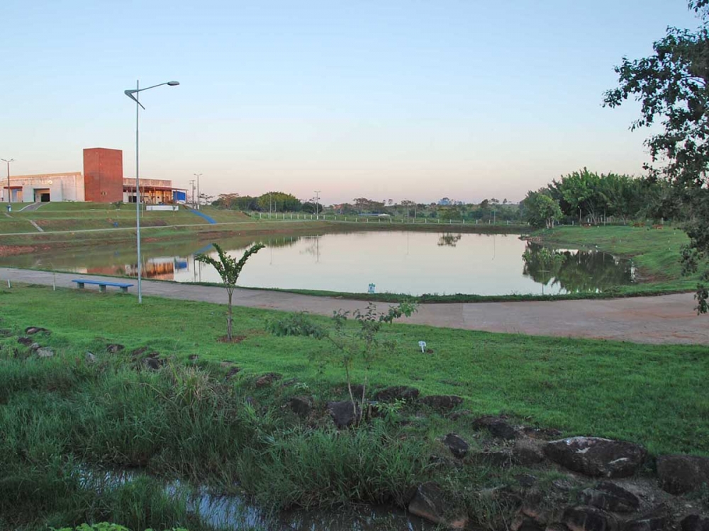 Mais de 500 pessoas que faziam festa clandestina pr�ximo a pista de Motocross foram dispersadas pela PM