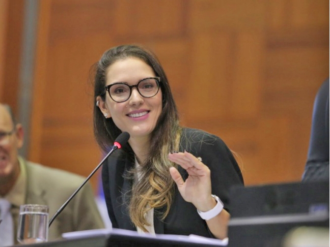 Ap�s 185 anos de Parlamento, deputadas de MT passam a ter direito � licen�a maternidade. Deputada comemora