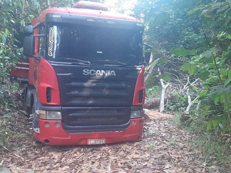 PM de Juara localiza carreta roubada em Brasnorte abandonada no interior do munic�pio.