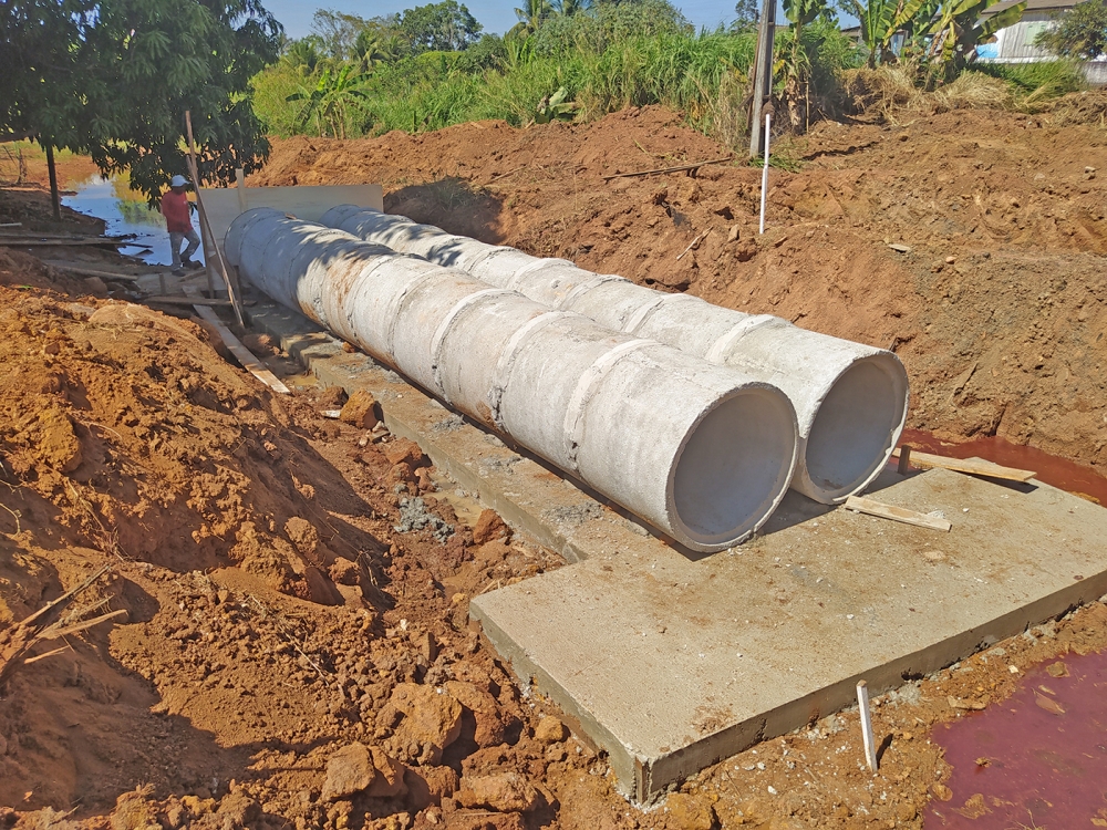 Prefeitura de Juara inicia com recursos pr�prios a pavimenta��o e galerias nas Ruas Oliveira e Florian�polis.