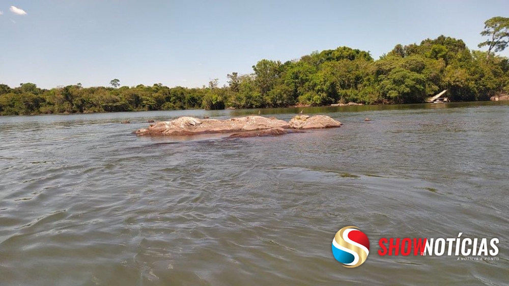 Bisav� e bisneto desaparecem nas �guas ap�s o barco em que estavam chocar-se contra uma pedra no Rio Arinos.