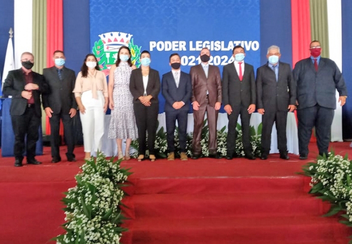 Carlos Sirena (DEM) e Nei Holanda (PSL) tomam posse prometendo transpar�ncia e pedindo mais uni�o em Juara.