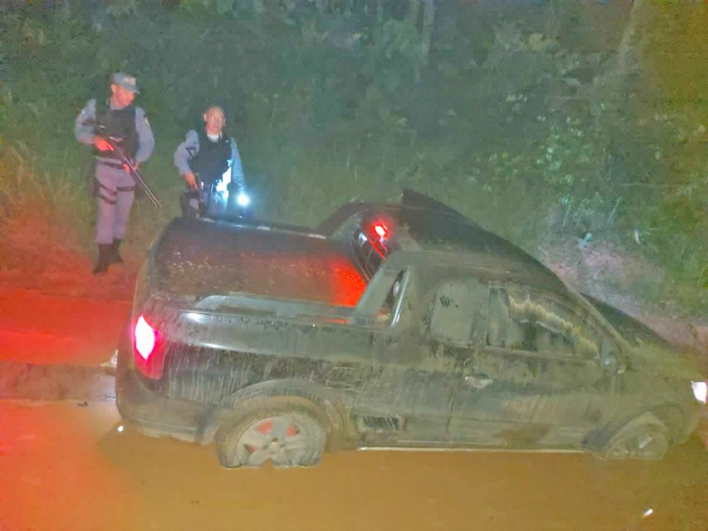 Pol�cia Militar recupera ve�culo roubado em uma fazenda de Porto dos Ga�chos.