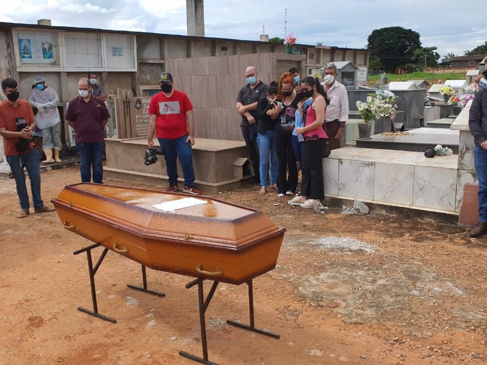 Jornalista Paulo Becker � sepultado em Juara em despedida com fortes emo��es