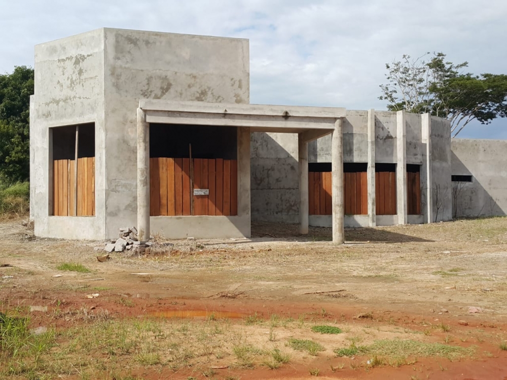 Vereadores de Juara querem que prefeitura devolva pr�dio inacabado para continuar a obra.