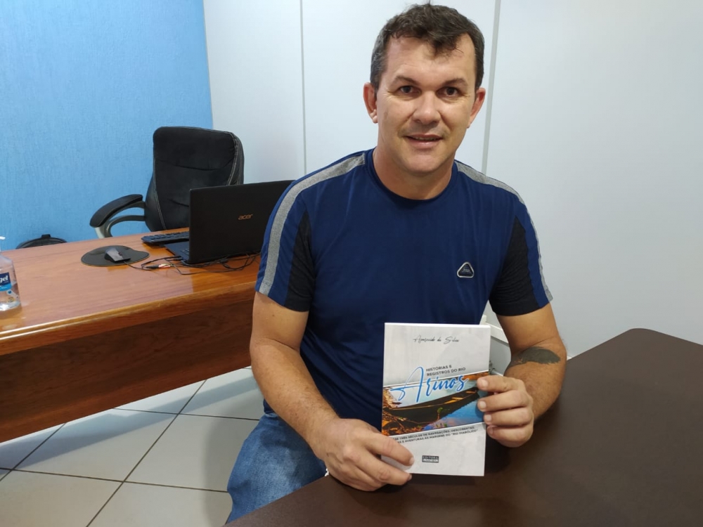 Professor da Escola Plena Daury Riva publicou livro sobre a hist�ria do Rio Arinos