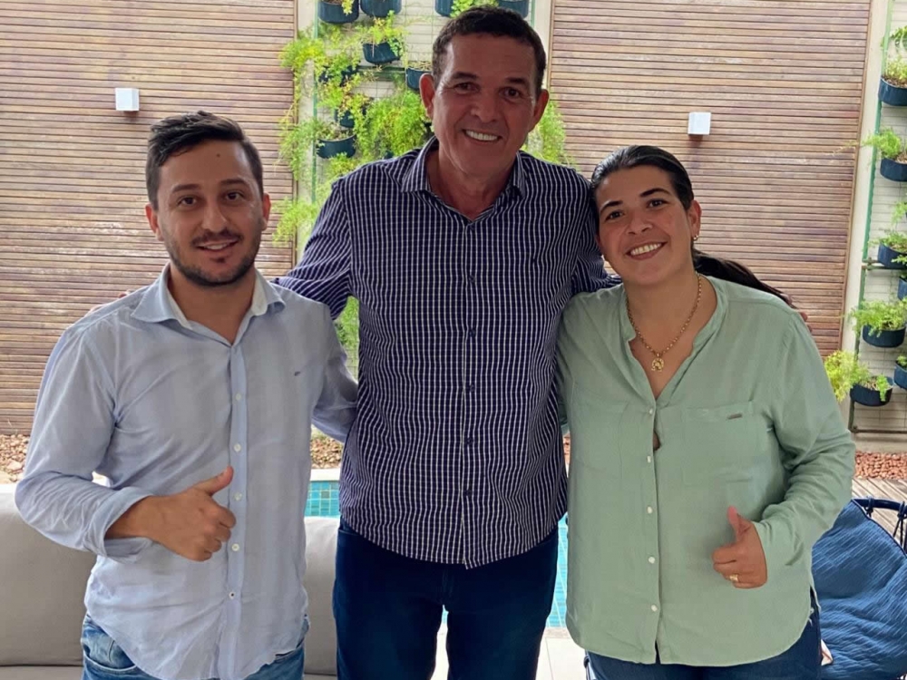Vereadores M�nica Costa e Luciano Olivetto conseguem R$ 1 milh�o para aquisi��o de m�quinas.