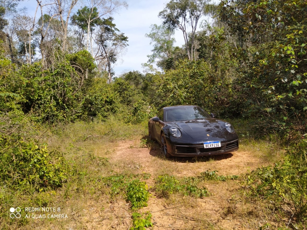 Porsche furtado em Juara � localizado abandonado em Porto dos Ga�chos.