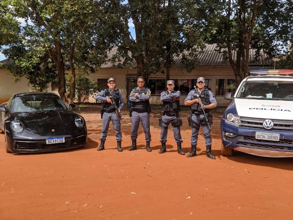 PM de Porto dos Ga�chos prende um maior e apreende tr�s menores pelo furto do Porsche em Juara