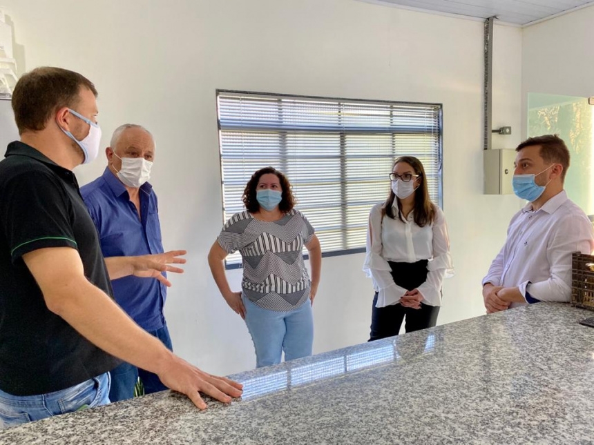 Deputada Janaina Riva, prefeito e vereador Luciano Olivetto visitam Unemat e v�o em busca de recursos para implanta��o de cursos