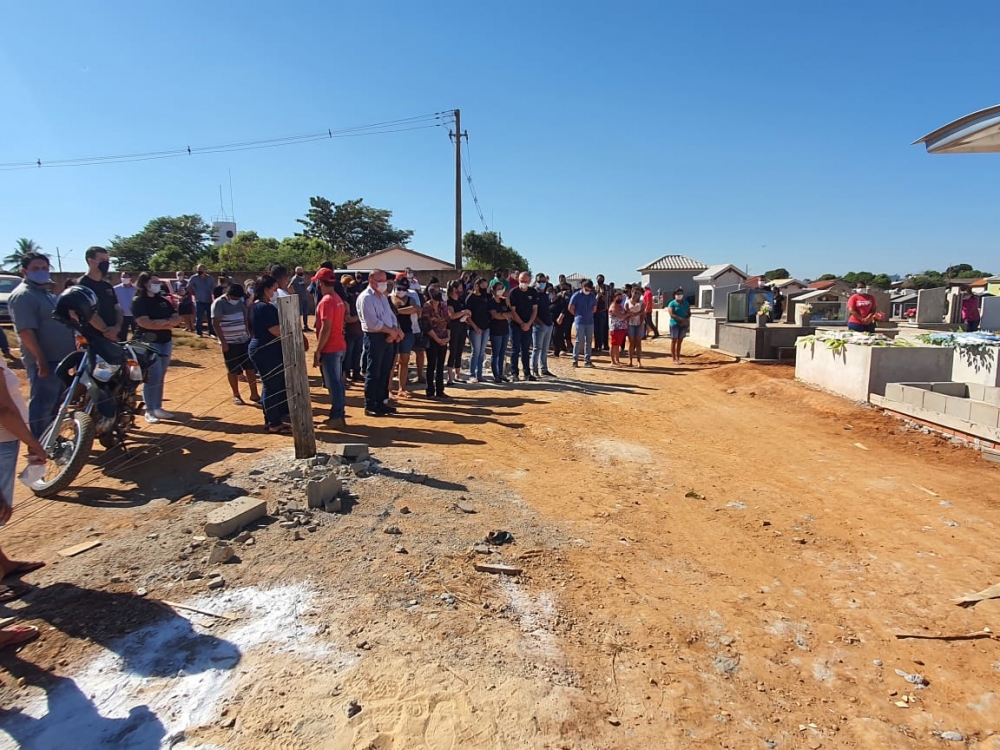 Rep�rter e comunicador Dirceu Barbosa � sepultado em Juara sob fortes emo��es.