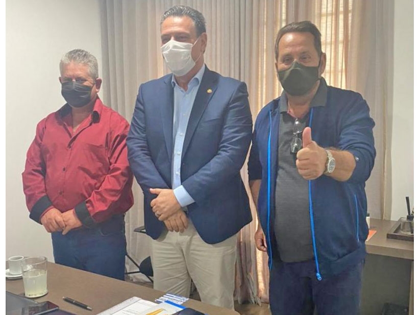 Prefeito Sirineu e vice Jacar�, de Tabapor�, viajaram a Cuiab� em busca de recursos para o munic�pio