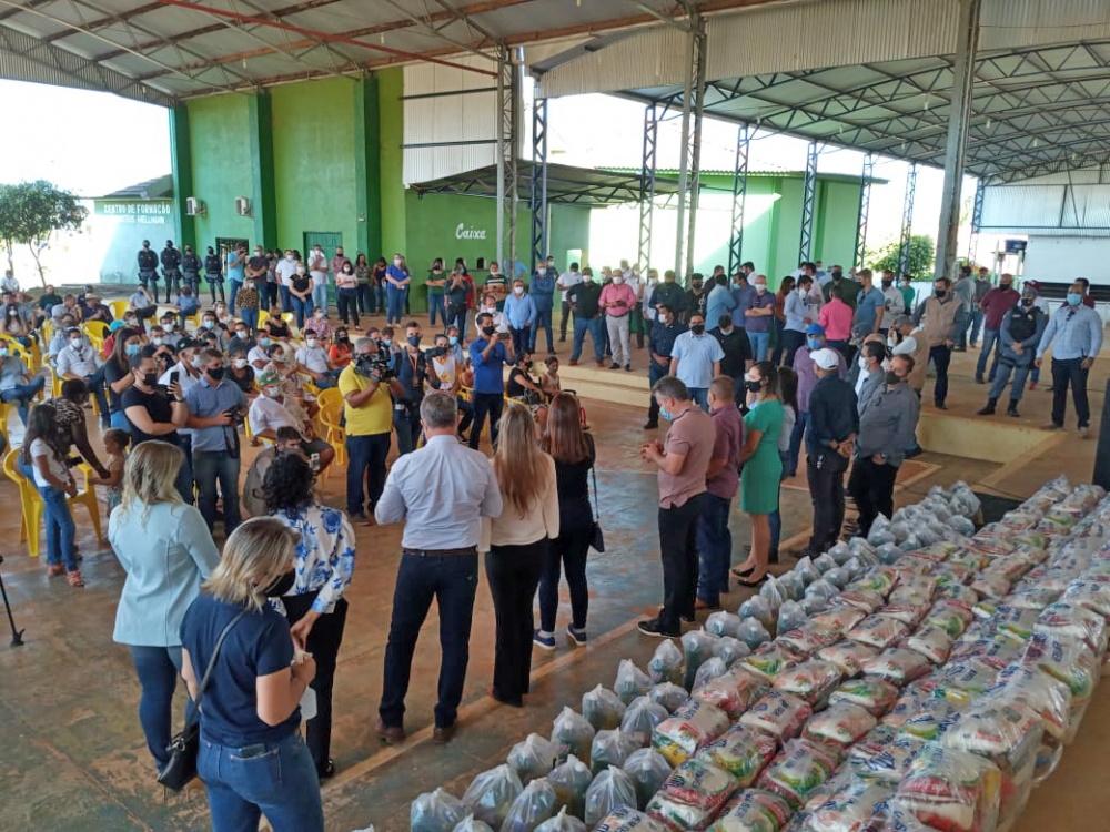 As motociatas de Bolsonaro e as cestas bsicas Mauro Mendes em busca de votos para 2022