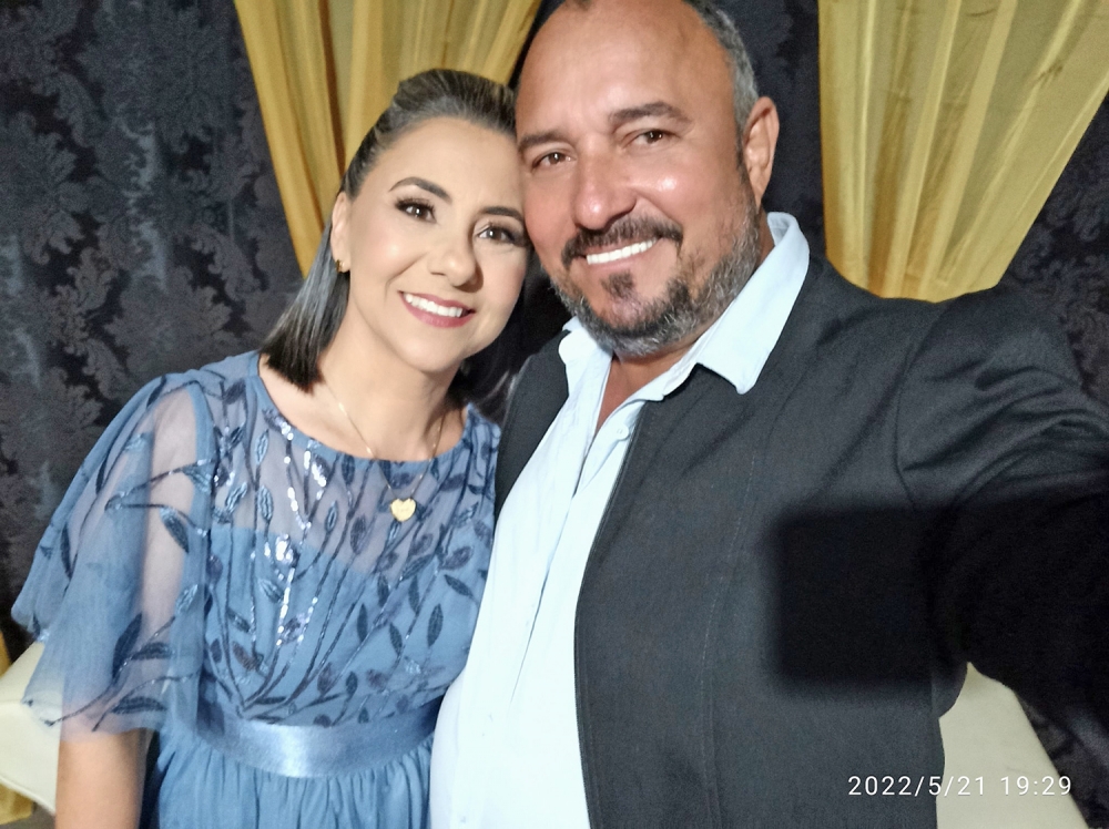 Silas de Andrade e sua esposa Tereza Alcio de Andrade comemoram 28 anos de feliz unio,