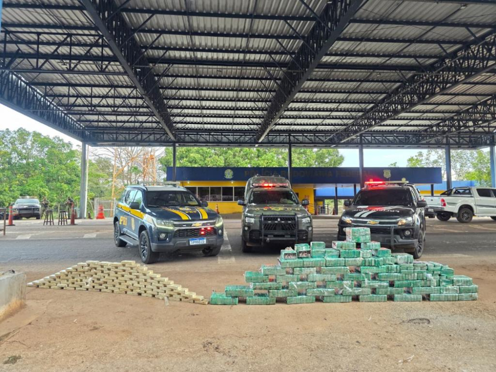 Polícia apreende 550 tabletes de pasta base de cocaína na BR-364, em Jangada