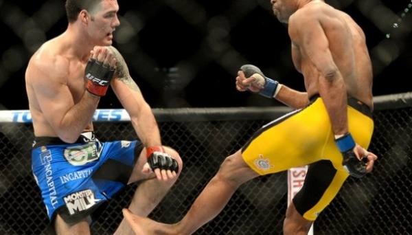 Em noite tr�gica para o Brasil no UFC, Anderson Silva fratura a canela e perde a revanche