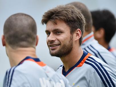 S�o Paulo pode ceder jogadores para tirar Sobis do Fluminense, diz jornal