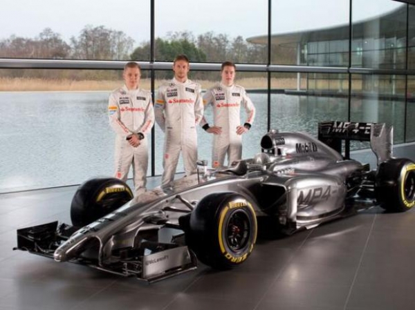 Sem patrocinador e com bico pol�mico, McLaren apresenta carro para 2014