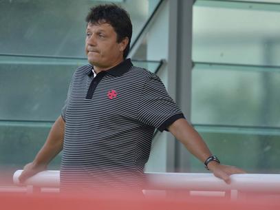 Ad�lson pede a chegada de quinto jogador estrangeiro no Vasco