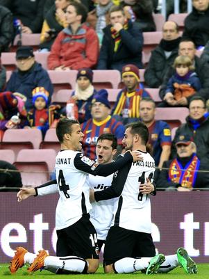Com Bar�a irreconhec�vel, Valencia vence no Camp Nou e ajuda madrilenos