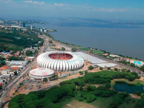 Presidente do Inter revela risco de Beira-Rio ficar fora da Copa: 'E ele n�o � pequeno'