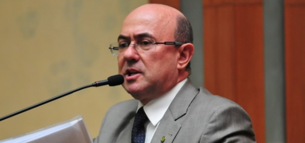 Indica��o de Riva garante quadras cobertas para 15 mil alunos em MT