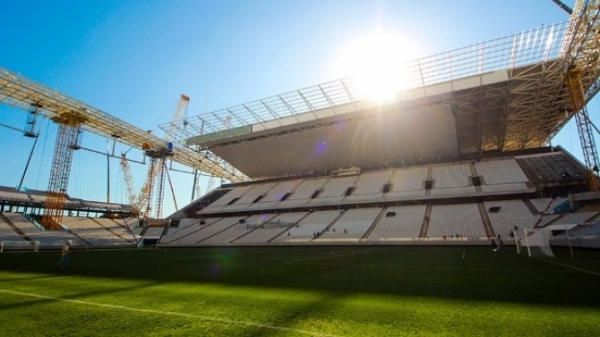 Com atraso nas obras, abertura da Copa deve ter problemas de comunica��o