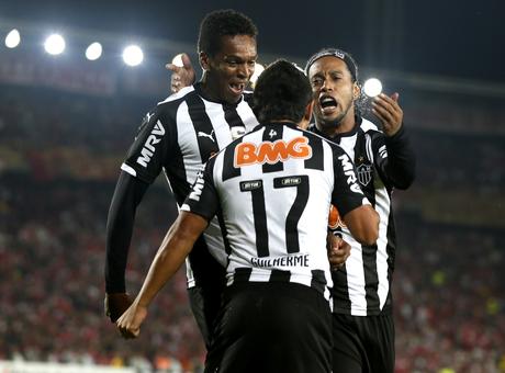 Com show de Victor, Atl�tico-MG empata na Col�mbia e avan�a