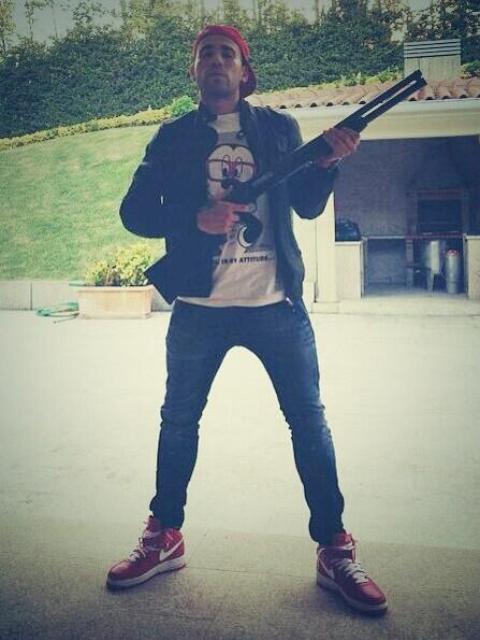 Argentino do Atl�tico-MG vira pol�mica ap�s foto com arma