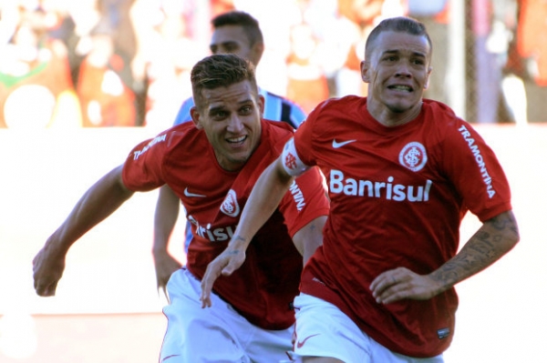 Internacional goleia o Gr�mio e conquista o tetracampeonato ga�cho