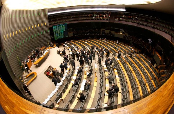 Cobran�a de taxa por prova de segunda chamada com aus�ncia justificada est� prestes a ser proibida