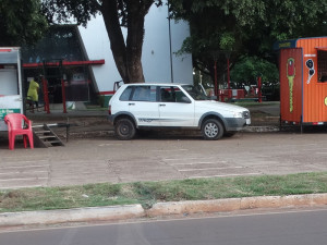 Afinal de contas, pode ou não, entrar com carro na Praça dos Colonizadores?