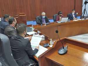 Vereador não participa de sessão da Câmara por estar em 'seus afazeres'.